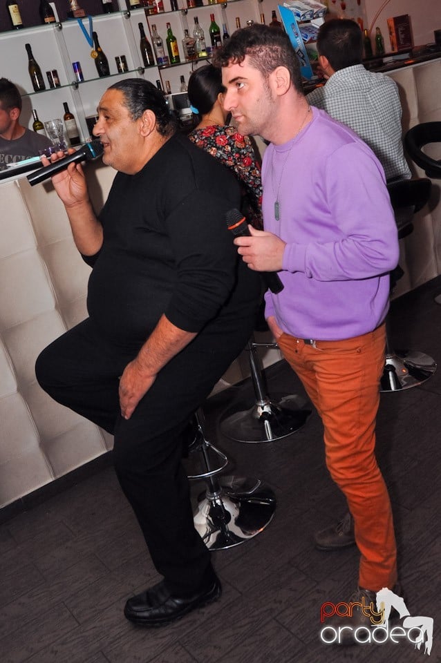 Karaoke în Blondy's Art Café, 