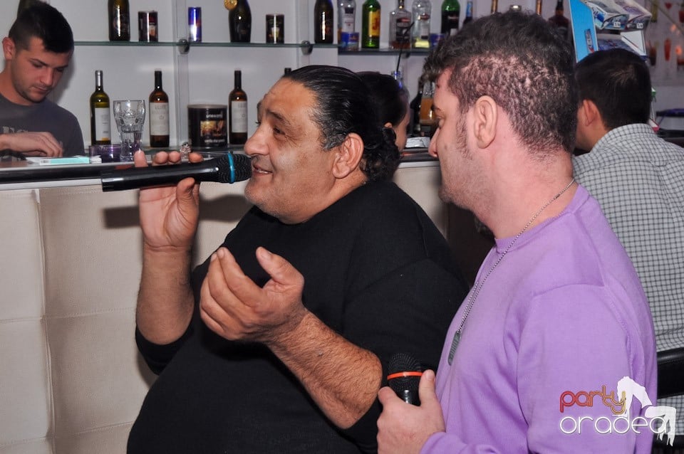 Karaoke în Blondy's Art Café, 