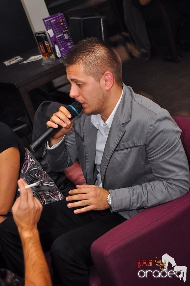 Karaoke în Blondy's Art Café, 