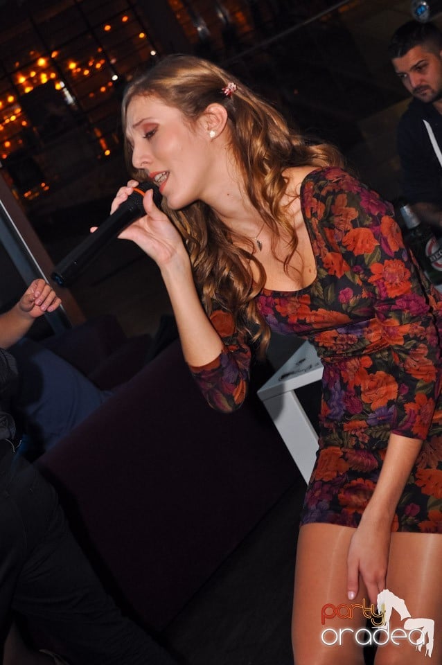 Karaoke în Blondy's Art Café, 