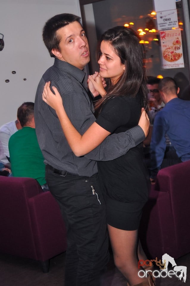 Karaoke în Blondy's Art Café, 