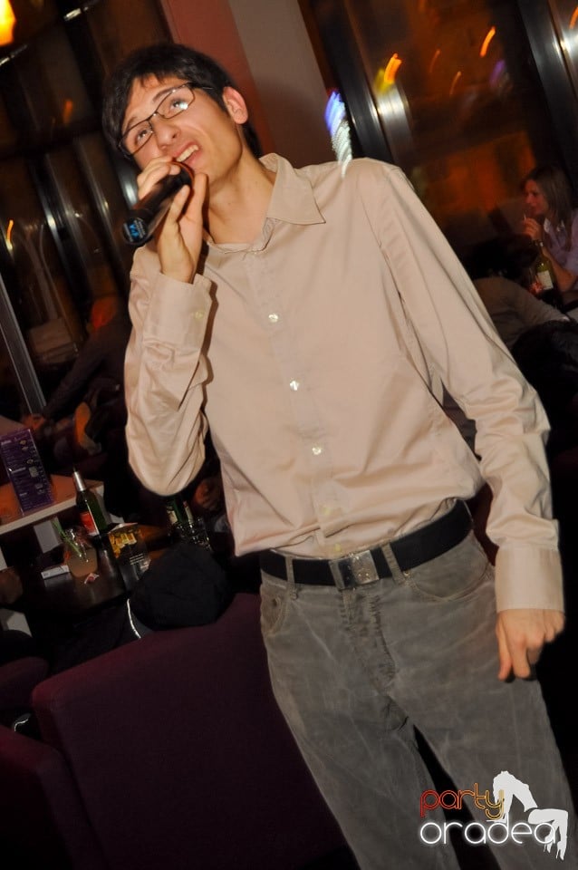 Karaoke în Blondy's Art Café, 