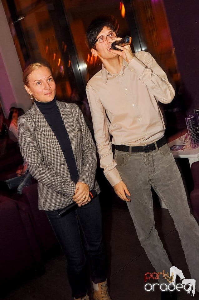 Karaoke în Blondy's Art Café, 