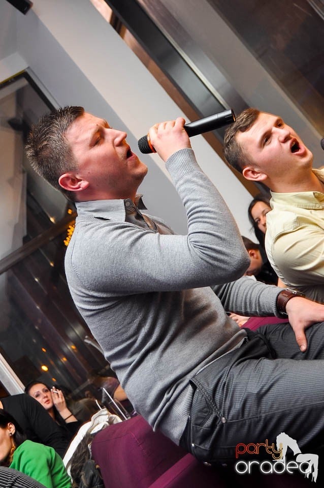 Karaoke în Blondy's Art Café, 