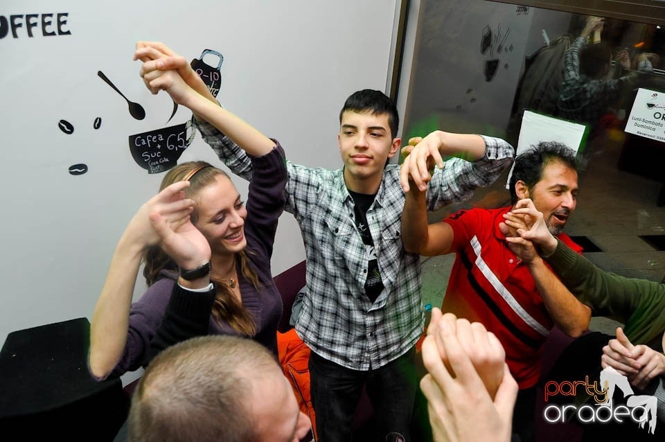 Karaoke în Blondy's Art Café, 