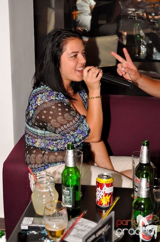 Karaoke în Blondy's, 