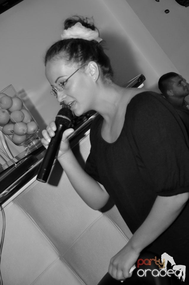 Karaoke în Blondy's, 