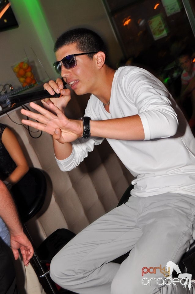 Karaoke în Blondy's, 