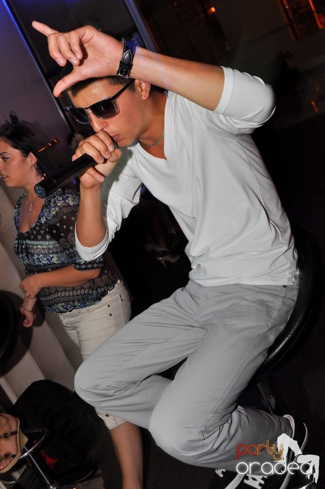 Karaoke în Blondy's, 