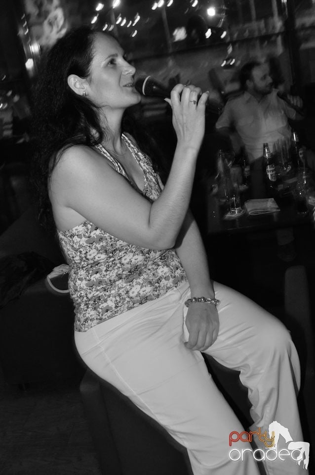 Karaoke în Blondy's, 