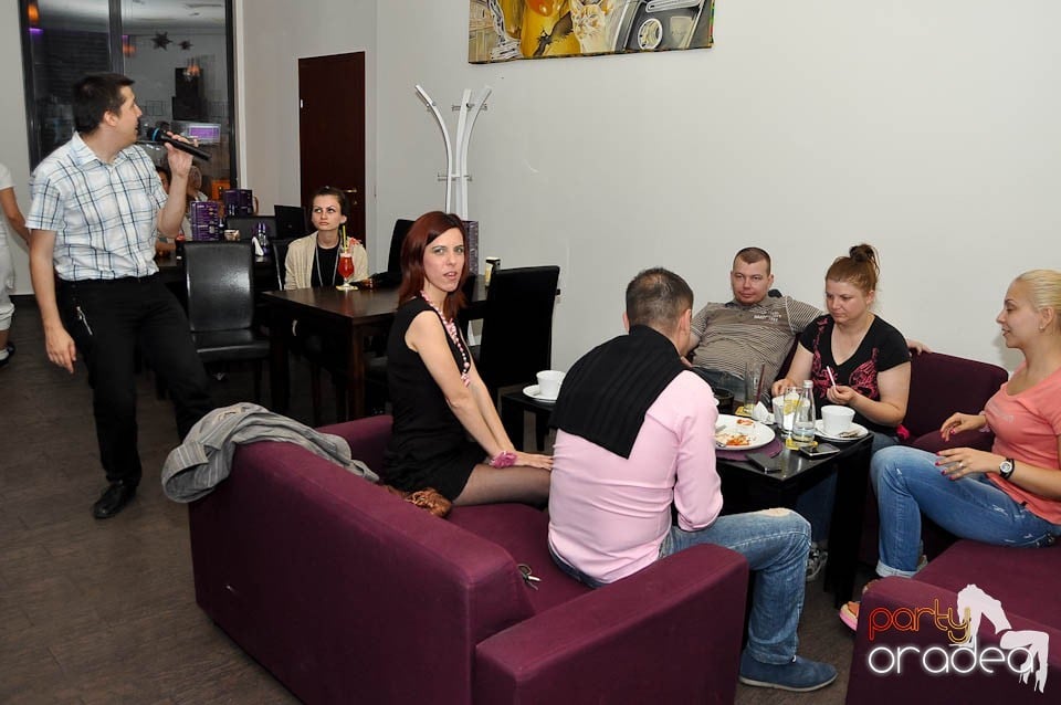 Karaoke în Blondy's, 