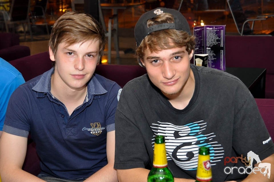 Karaoke în Blondy's, 