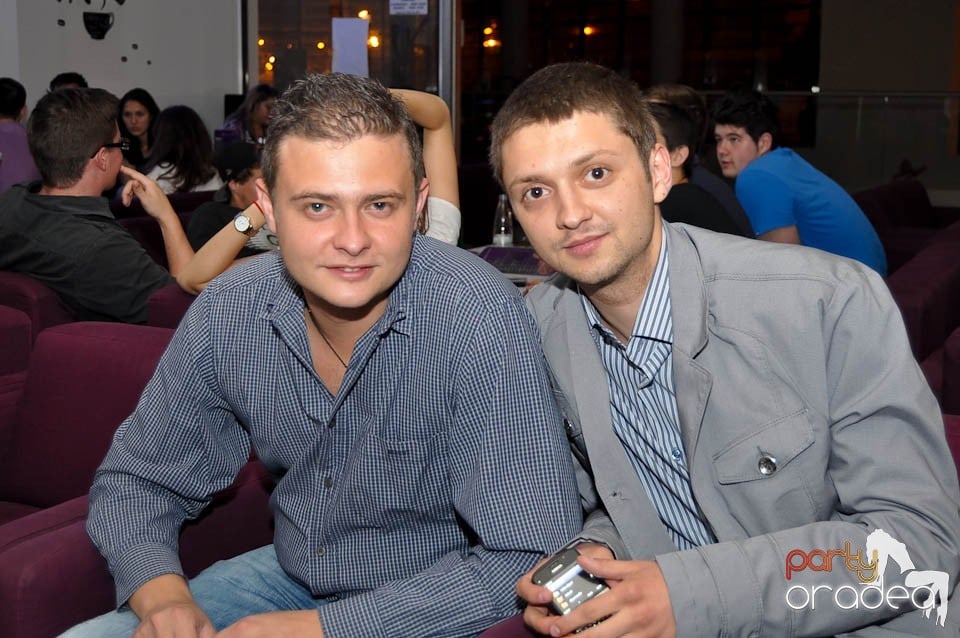 Karaoke în Blondy's, 