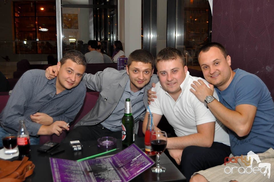 Karaoke în Blondy's, 