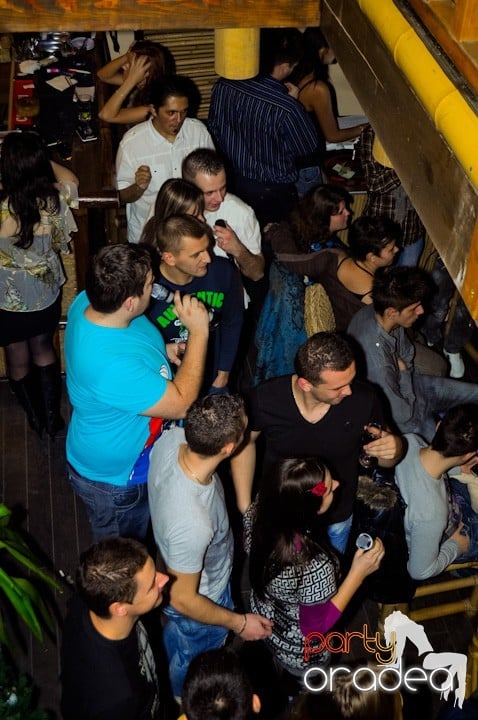 Karaoke în Zulu Caffe, Zulu Caffe