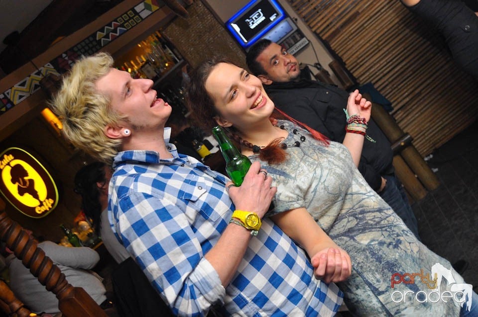 Karaoke în Zulu Caffe, Zulu Caffe