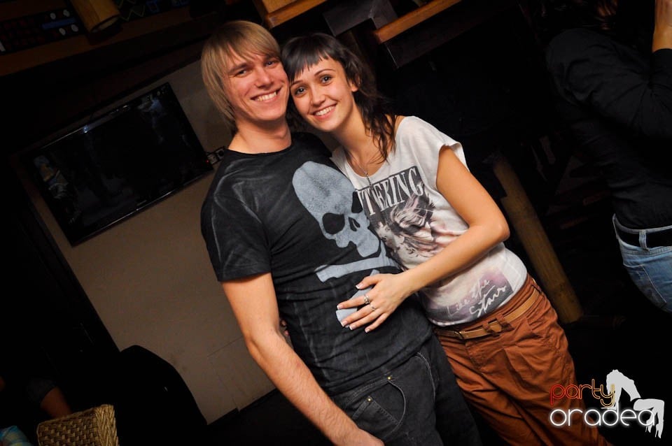 Karaoke în Zulu Caffe, Zulu Caffe