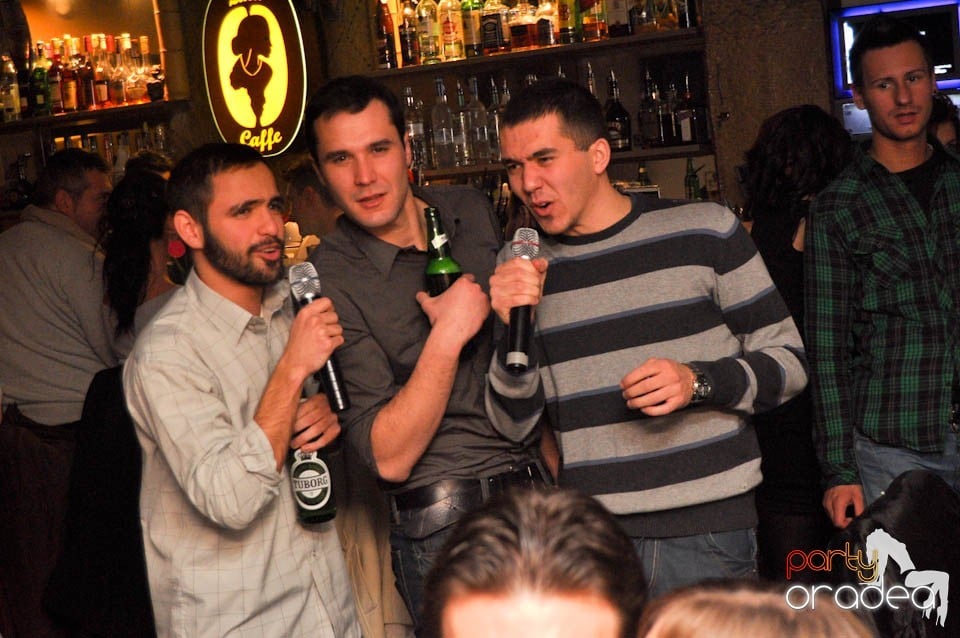 Karaoke în Zulu Caffe, Zulu Caffe