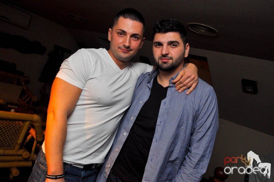 Karaoke în Zulu Caffe, Zulu Caffe