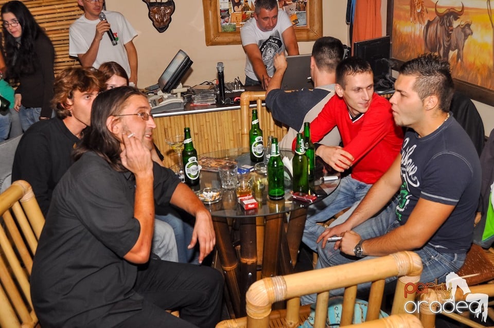 Karaoke în Zulu Caffe, Zulu Caffe