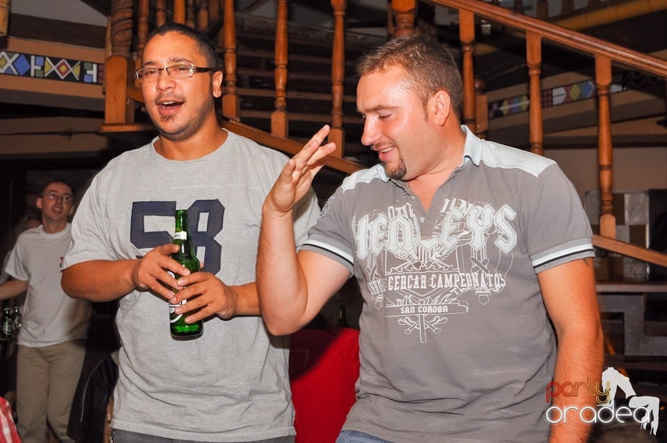 Karaoke în Zulu Caffe, Zulu Caffe