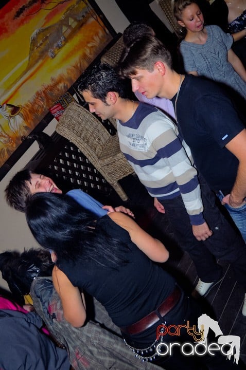 Karaoke în Zulu Caffe, Zulu Caffe