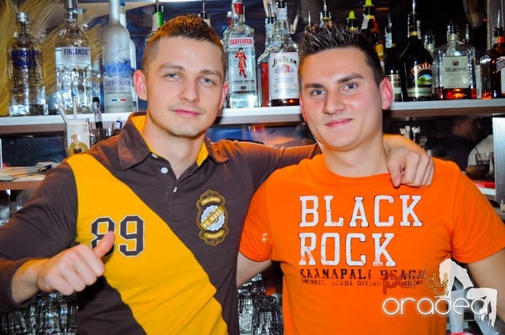 Karaoke în Zulu Caffe, Zulu Caffe