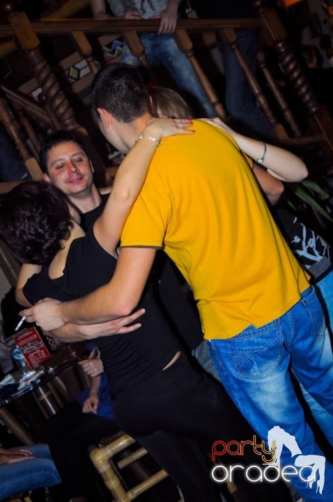 Karaoke în Zulu Caffe, Zulu Caffe