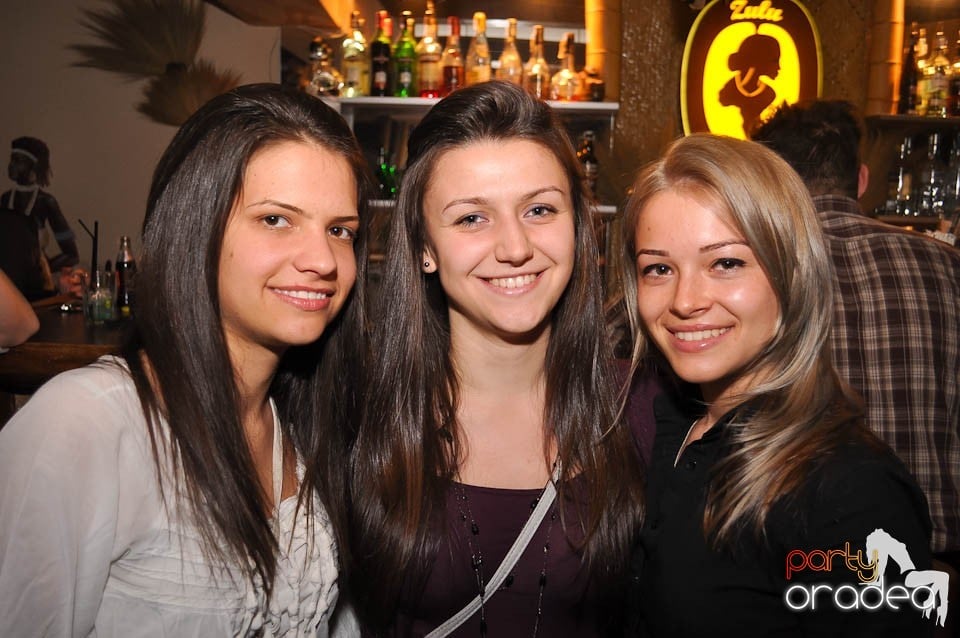 Karaoke în Zulu, Zulu Caffe