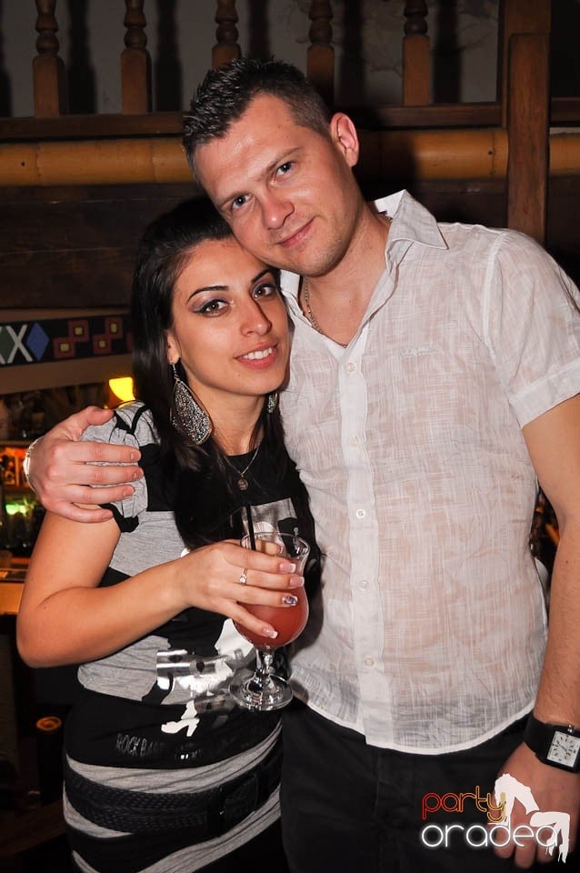 Karaoke în Zulu, Zulu Caffe