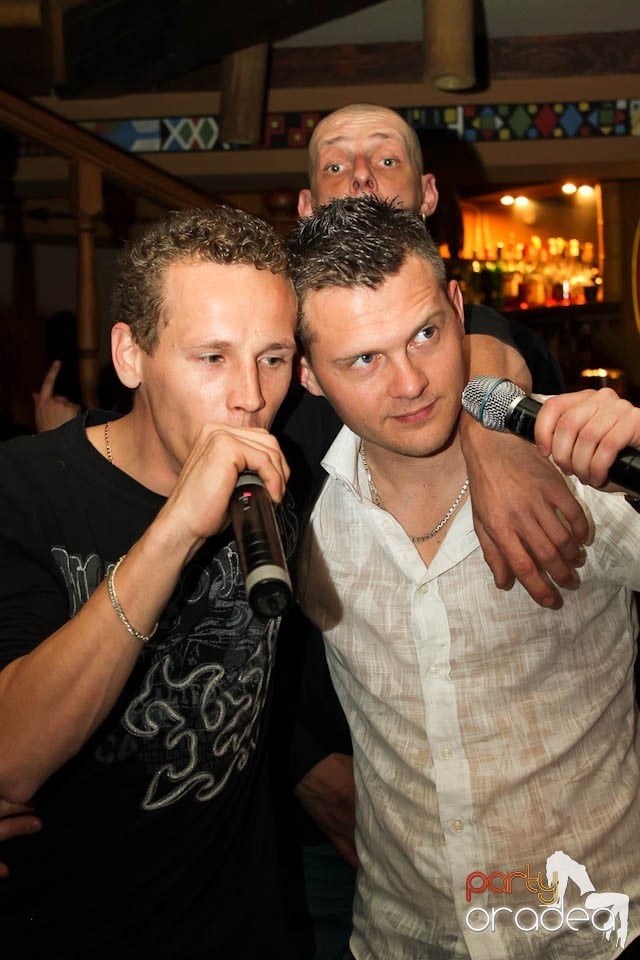 Karaoke în Zulu, Zulu Caffe