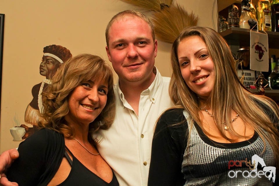 Karaoke în Zulu, Zulu Caffe