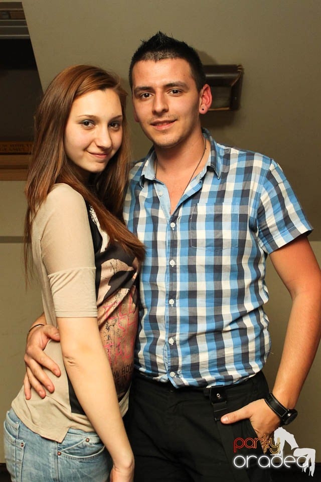 Karaoke în Zulu, Zulu Caffe