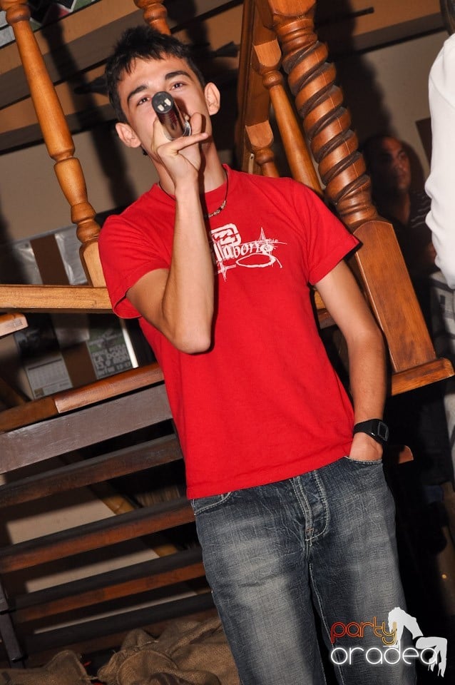 Karaoke în Zulu, Zulu Caffe