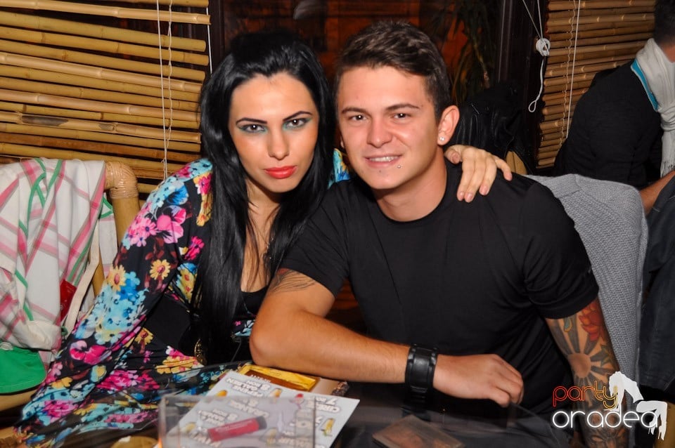 Karaoke în Zulu, Zulu Caffe