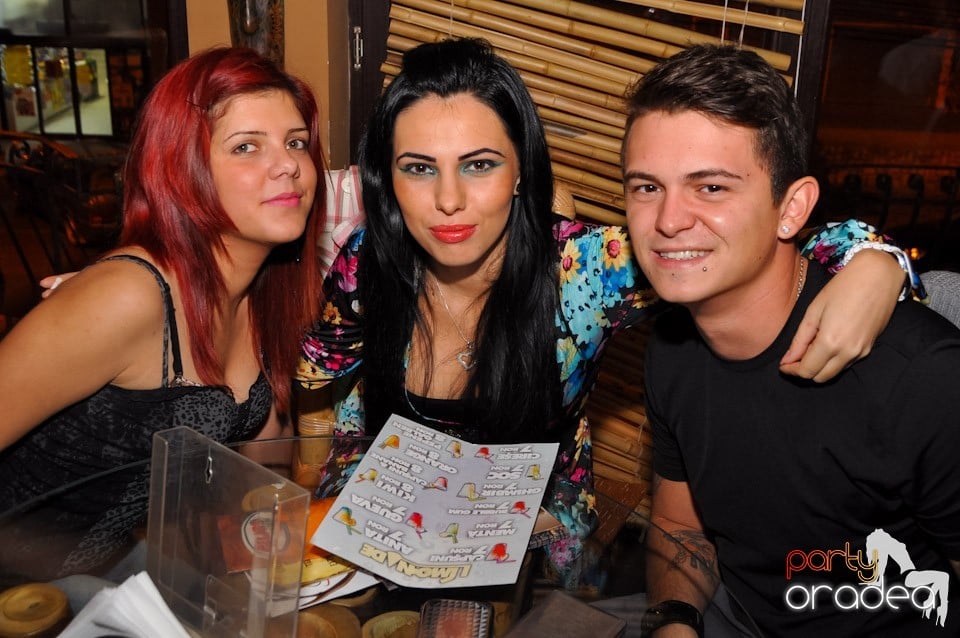 Karaoke în Zulu, Zulu Caffe