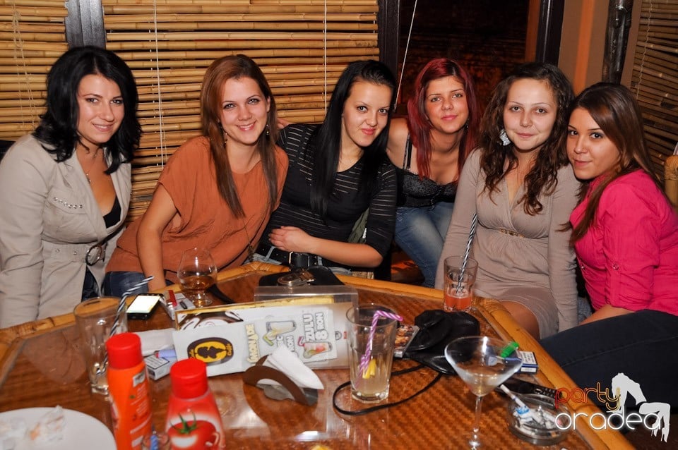 Karaoke în Zulu, Zulu Caffe