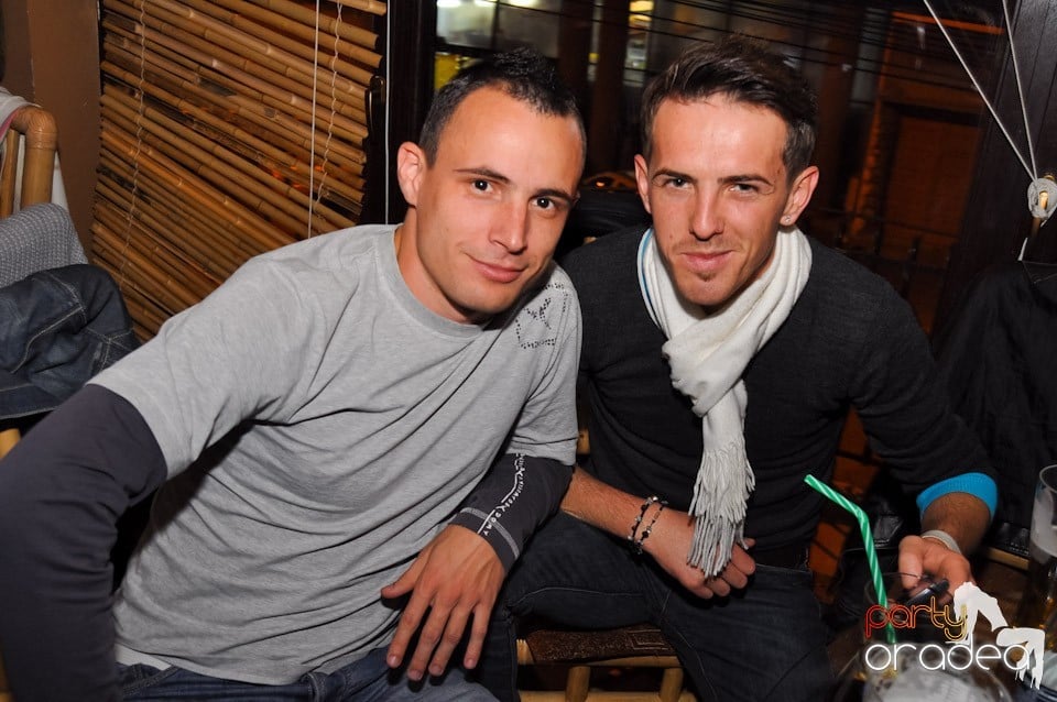 Karaoke în Zulu, Zulu Caffe