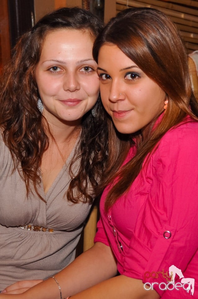 Karaoke în Zulu, Zulu Caffe