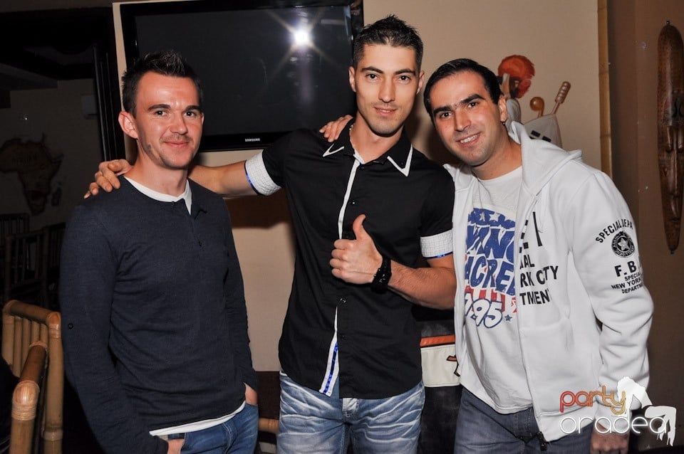 Karaoke în Zulu, Zulu Caffe