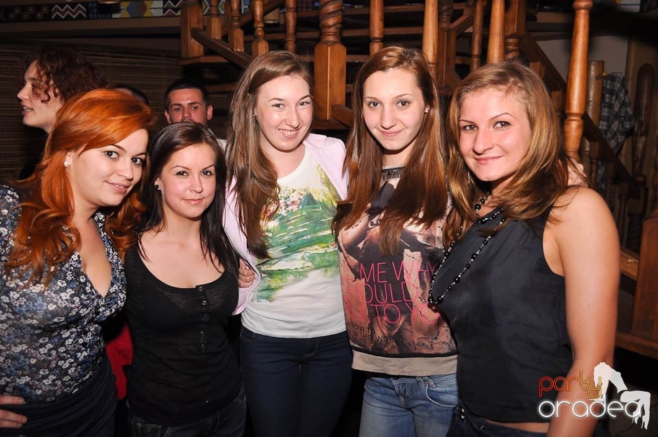 Karaoke în Zulu, Zulu Caffe