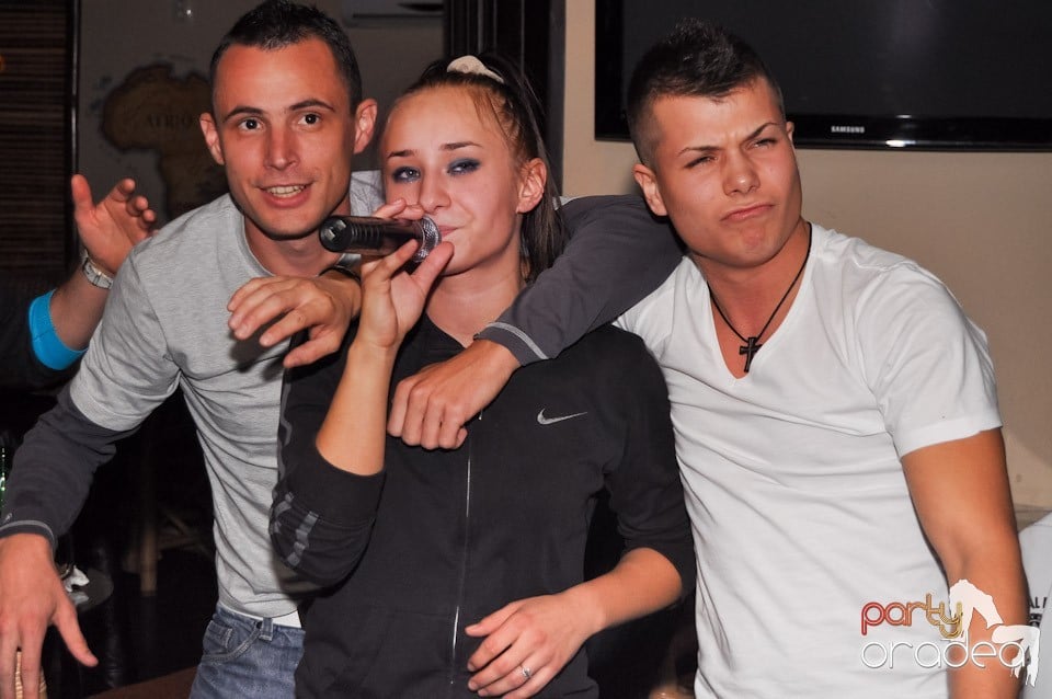 Karaoke în Zulu, Zulu Caffe