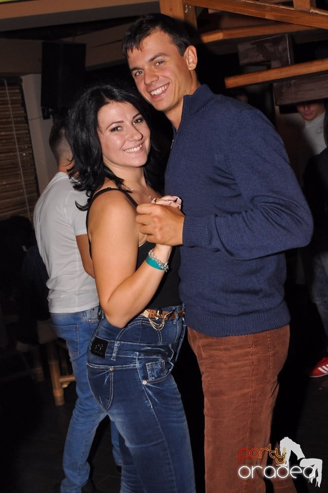 Karaoke în Zulu, Zulu Caffe