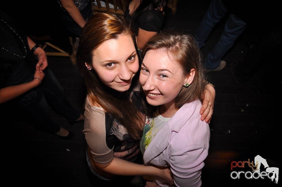 Karaoke în Zulu, Zulu Caffe