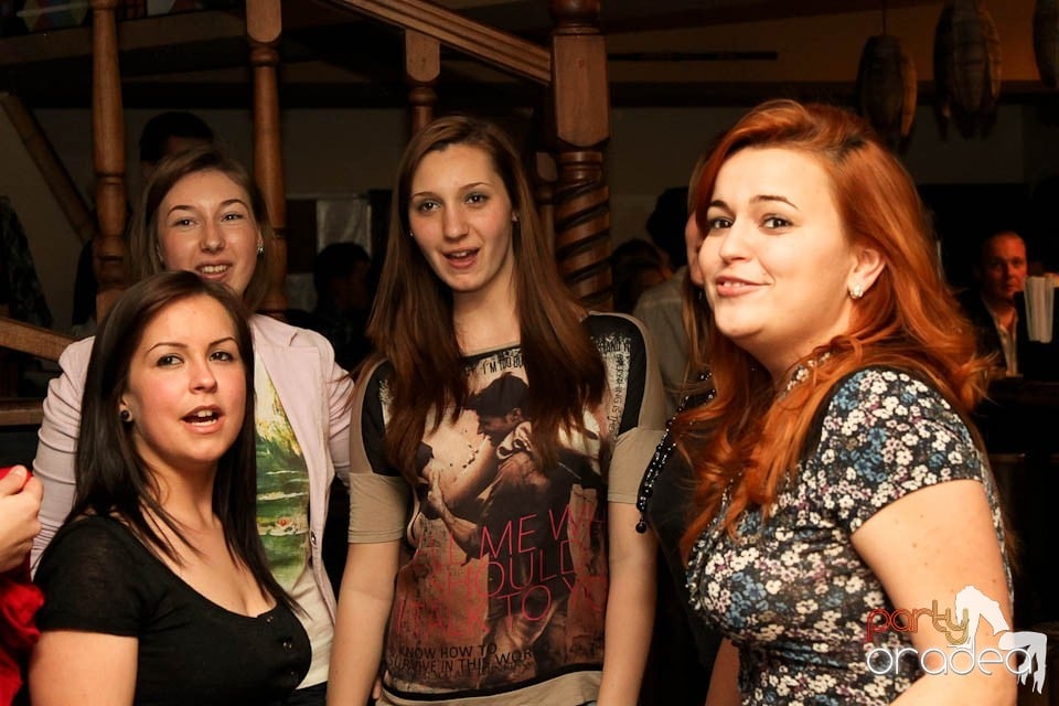 Karaoke în Zulu, Zulu Caffe