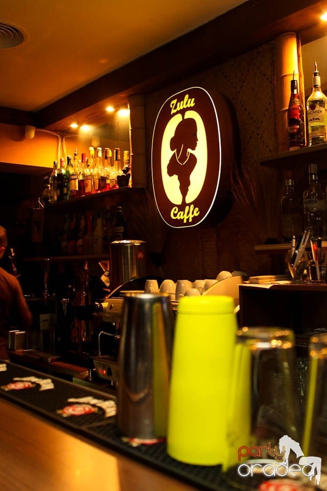 Karaoke în Zulu, Zulu Caffe