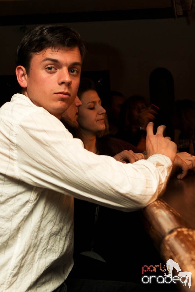 Karaoke în Zulu, Zulu Caffe