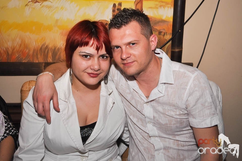 Karaoke în Zulu, Zulu Caffe