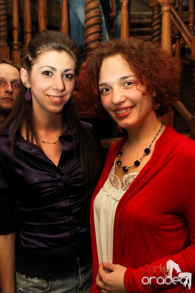 Karaoke în Zulu, Zulu Caffe