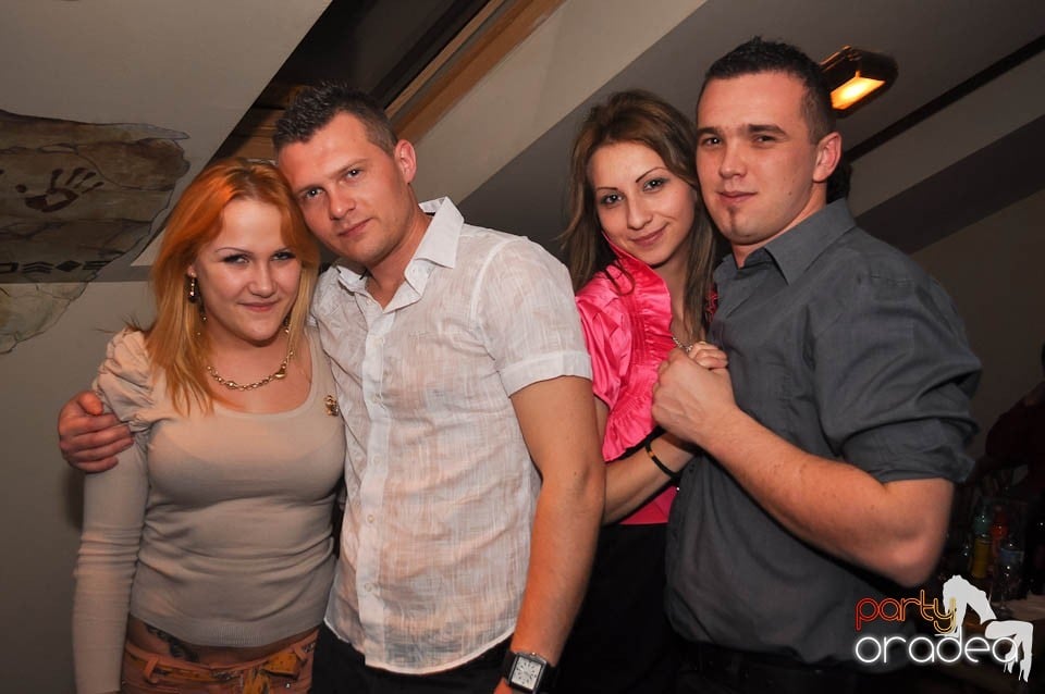 Karaoke în Zulu, Zulu Caffe